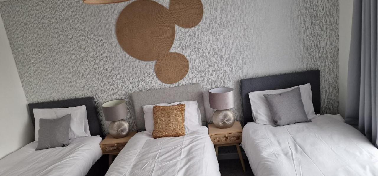 Shm Stays Leicester. Newly Renovated!! 15 Min Drive From City Centre, University. 9 Min Drive To Leicester City Stadium, 5 Min Drive To M1 & M69. 2 Min Walk To Bus Stop. Zewnętrze zdjęcie