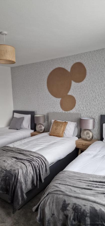 Shm Stays Leicester. Newly Renovated!! 15 Min Drive From City Centre, University. 9 Min Drive To Leicester City Stadium, 5 Min Drive To M1 & M69. 2 Min Walk To Bus Stop. Zewnętrze zdjęcie