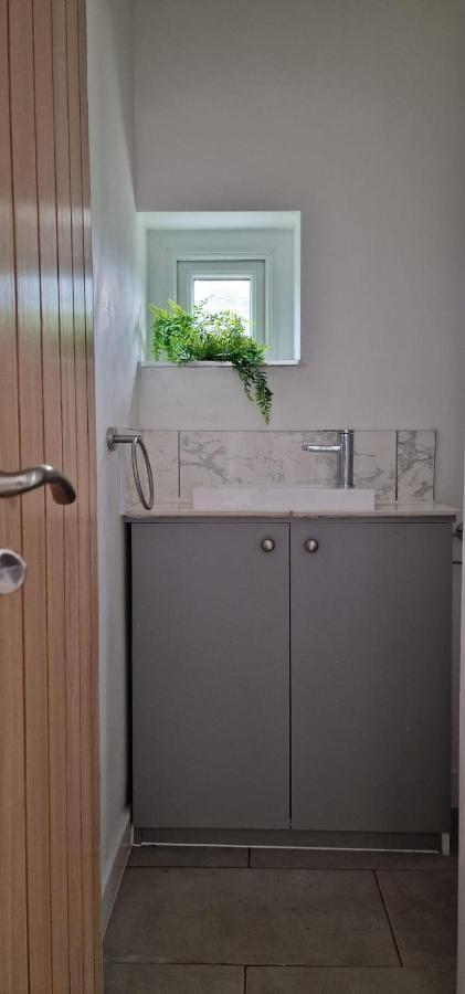 Shm Stays Leicester. Newly Renovated!! 15 Min Drive From City Centre, University. 9 Min Drive To Leicester City Stadium, 5 Min Drive To M1 & M69. 2 Min Walk To Bus Stop. Zewnętrze zdjęcie