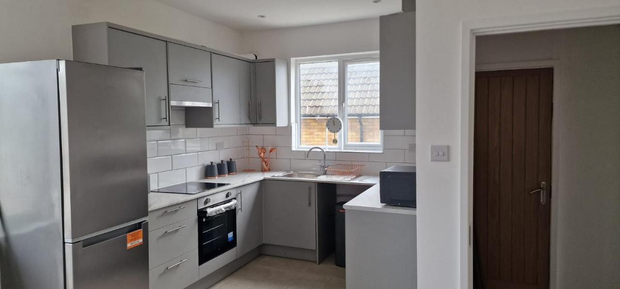 Shm Stays Leicester. Newly Renovated!! 15 Min Drive From City Centre, University. 9 Min Drive To Leicester City Stadium, 5 Min Drive To M1 & M69. 2 Min Walk To Bus Stop. Zewnętrze zdjęcie