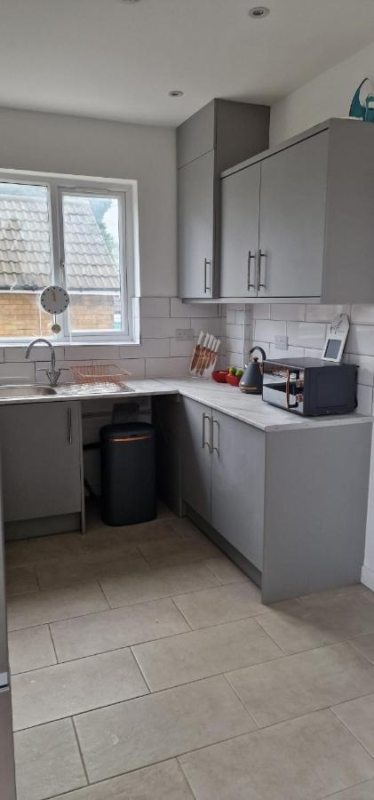 Shm Stays Leicester. Newly Renovated!! 15 Min Drive From City Centre, University. 9 Min Drive To Leicester City Stadium, 5 Min Drive To M1 & M69. 2 Min Walk To Bus Stop. Zewnętrze zdjęcie