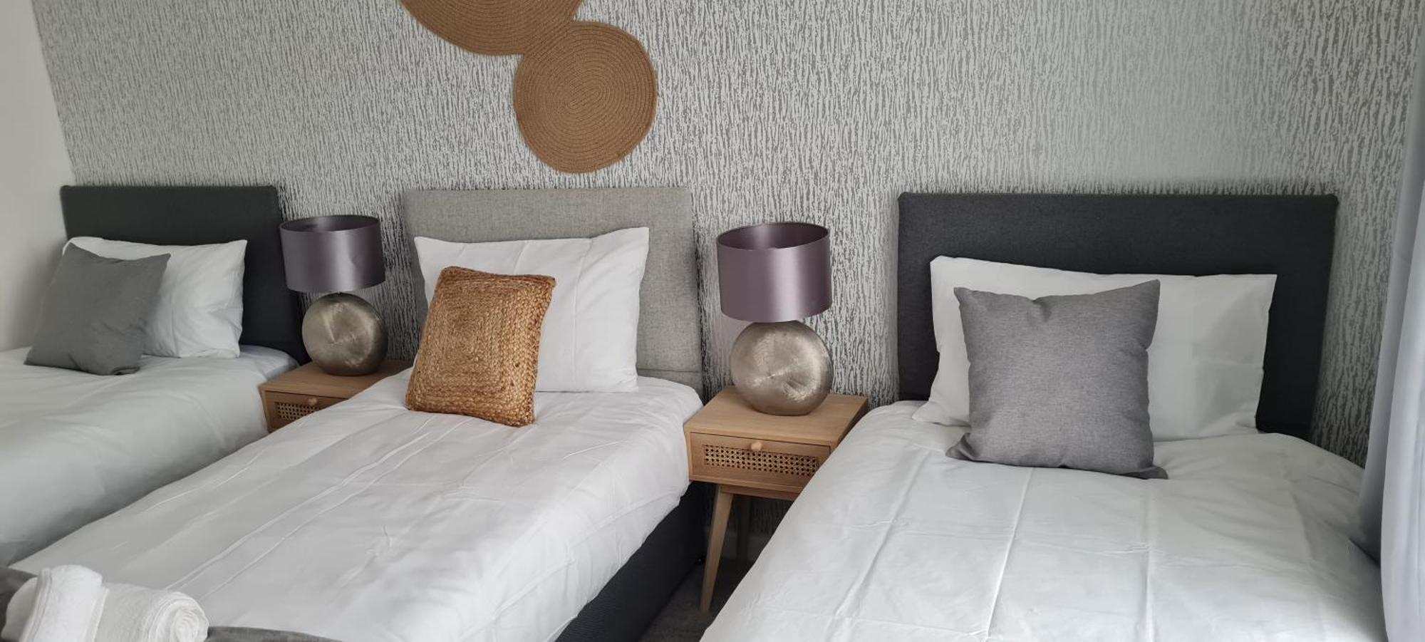 Shm Stays Leicester. Newly Renovated!! 15 Min Drive From City Centre, University. 9 Min Drive To Leicester City Stadium, 5 Min Drive To M1 & M69. 2 Min Walk To Bus Stop. Zewnętrze zdjęcie